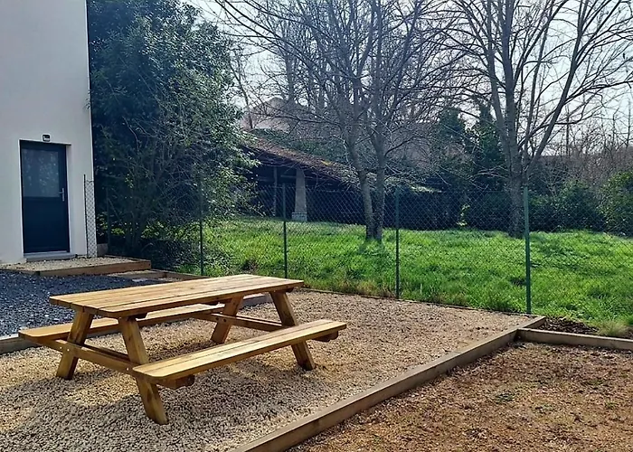Avec Exterieur Et Terrain De Petanque *